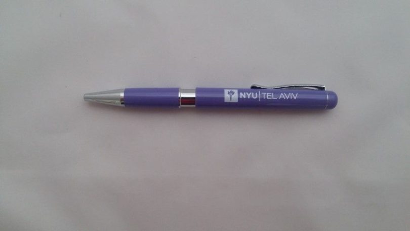 עטים ממותגים לחלוקה לסטודנטים