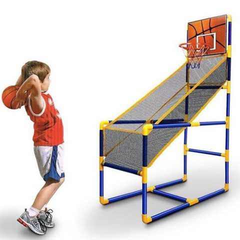 מתקן כדורסל לילדי העובדים